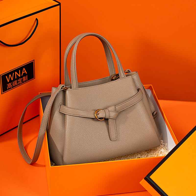 Minimalist Leather Commuter Handbag — Large Capacity Tote