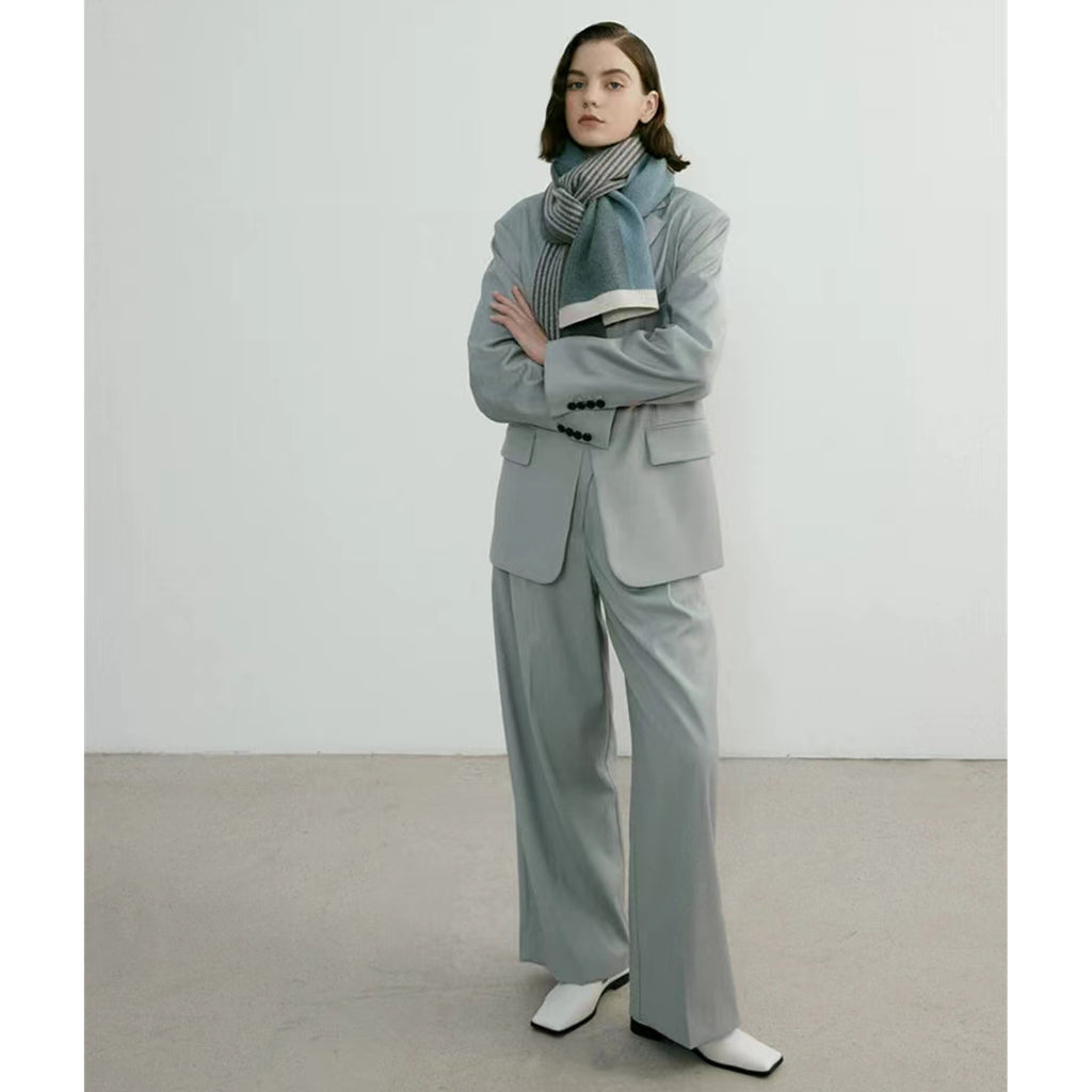 Elegant Linear Knit Scarf – Arctic Velvet